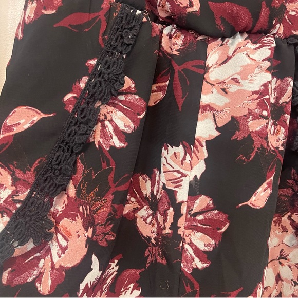 Floral Deep Plunge Neckline Romper - Picture 2 of 3